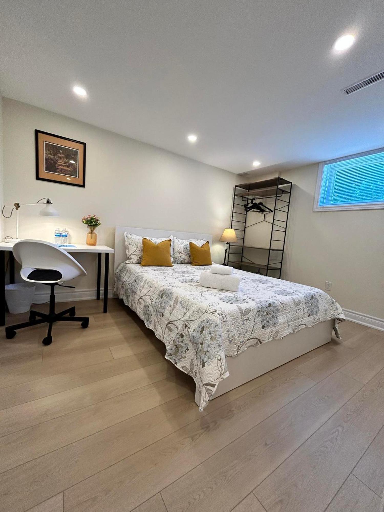 Brand New Lower Home With Exclusive Bathroom Toronto Kültér fotó
