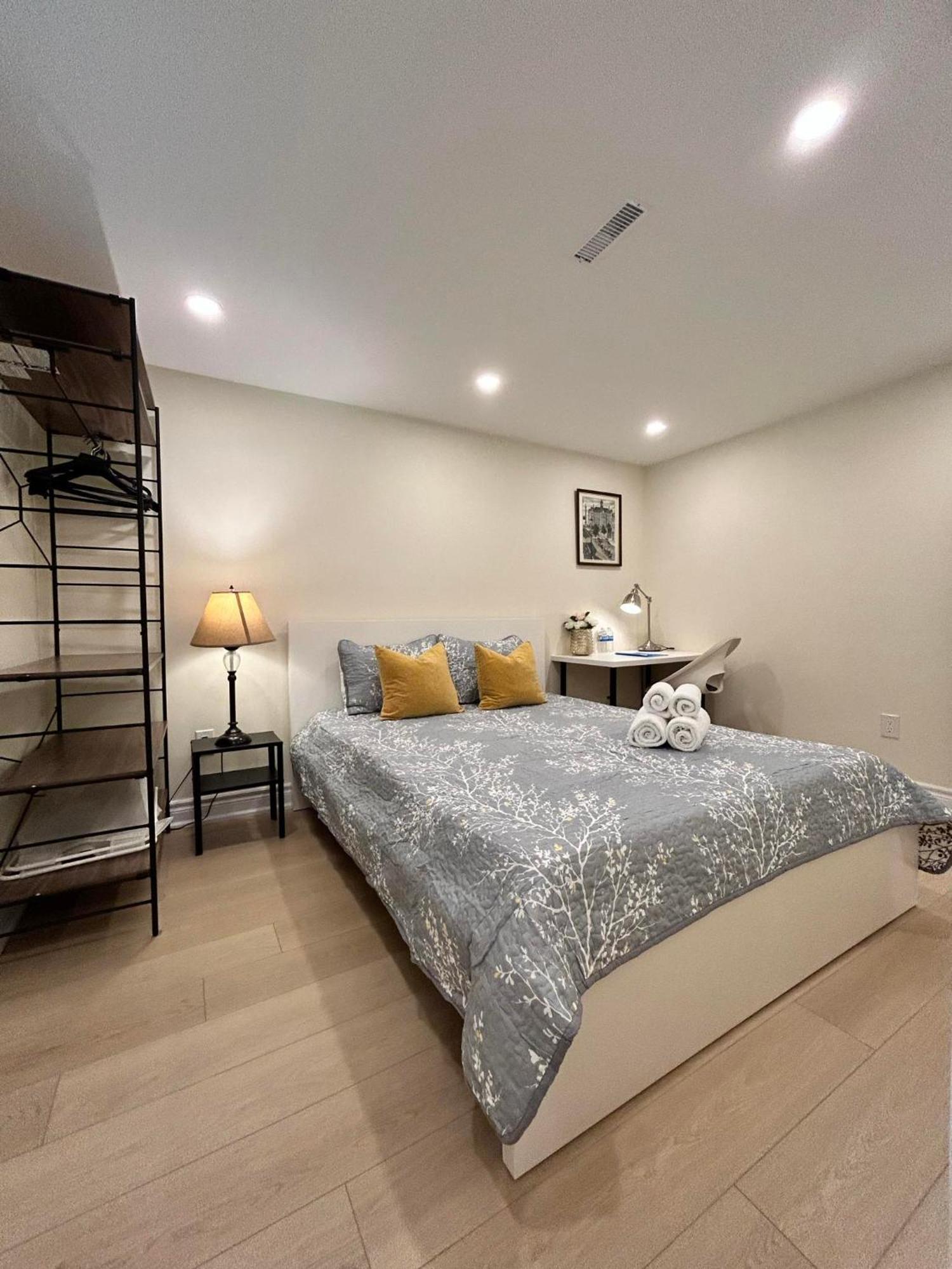 Brand New Lower Home With Exclusive Bathroom Toronto Kültér fotó