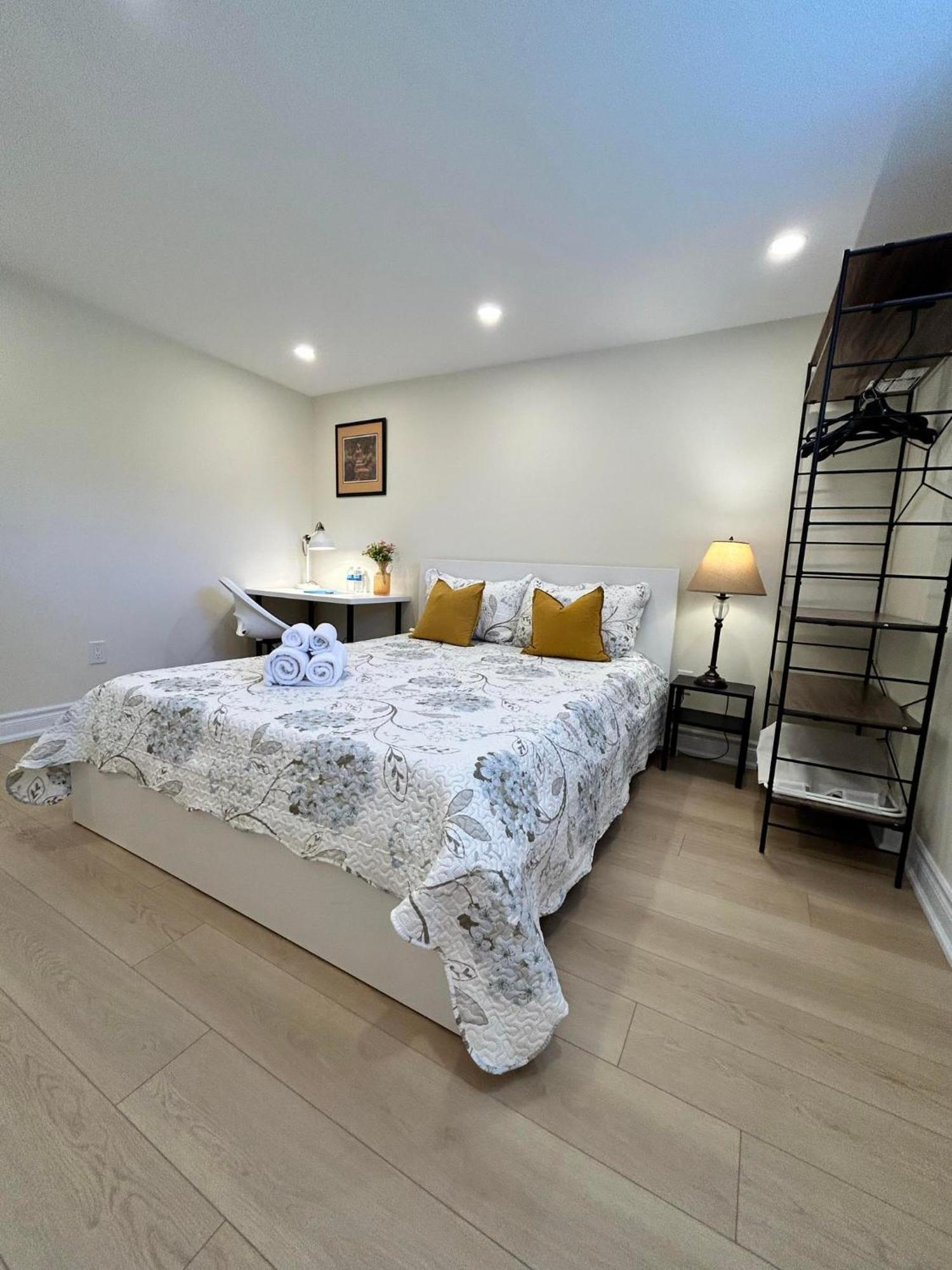 Brand New Lower Home With Exclusive Bathroom Toronto Kültér fotó